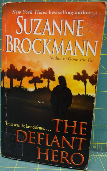 The Defiant Hero Suzanne Brockmann Troubleshooters #2 Crime Fiction Paperback
