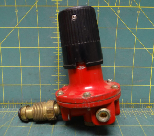 Fisher 67G/101 250psi 1/4 In Npt High-Pressure Regulator w/ Dial Cap Adjustment