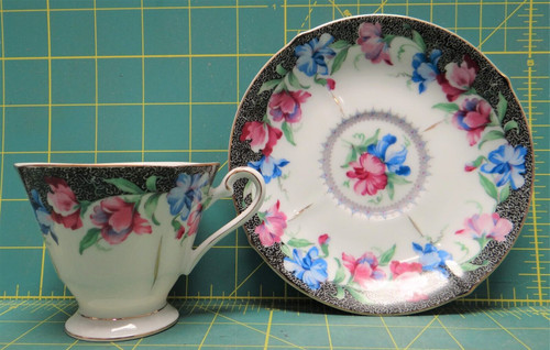 Vintage Saji Fancy China "Sweetpea Fantasia" 9/53 Tea Cup & Saucer Japan