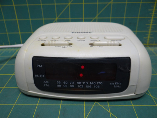 Trisonic ts-9925w Digital Alarm Clock AM/FM Radio