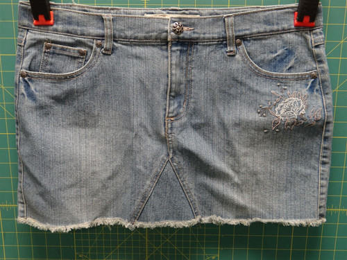 Vanilla Star Embroidered Denim Jean Shorts Size 18.5