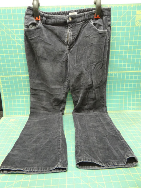 St. Johnsons Bay Mid Rise Straight Leg Jean Womens Size 14 Stretch Gray