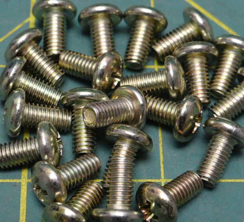 QTY: 22 MSC Yellow Zinc Plated Hardened Phillips Pan Head 3/16"-32 X 3/8" Plain