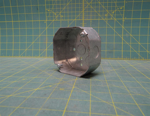 4" UMI Steel Octagon Outlet Box 4 1/2" Side K.Os, 5 1/2" Bottom K.Os 1-1/2" H