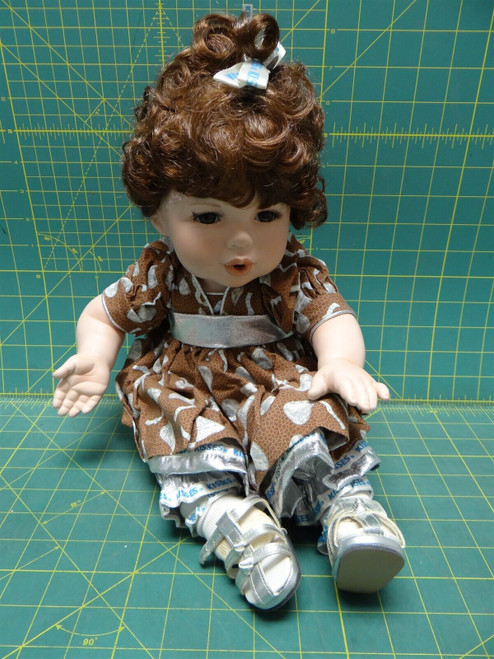 Marie Osmond Hershey Kisses Ceramic Doll 2005 #3773