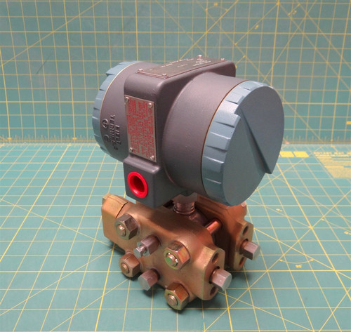 Foxboro 823DP-H3K1NM1 Transmitter / 30 - 95 VDC / 3000 PSI PN B0138RB