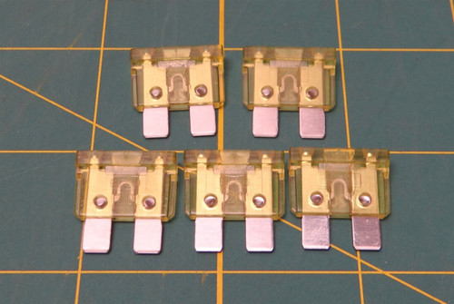 Lot of 5 Bosch 1987529032 Fuses 1904529907 0025451134 A0025451134 N-017-131.13