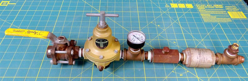 Norgren Pressure Regulating Valve 11-002-061 w/0-30 PSI Gauge and Valve Control