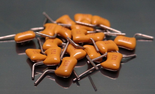QTY: 18 KEMET Ceramic Capacitors 323 C1K, 705 RAO