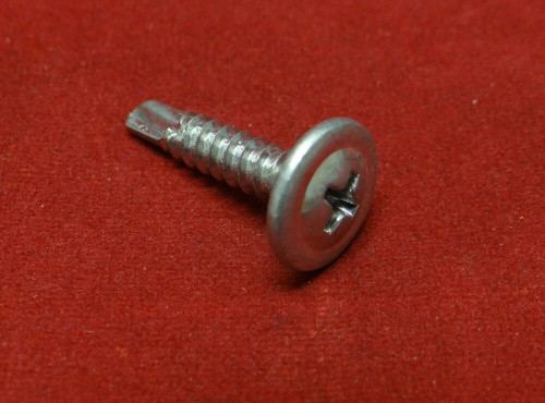 Lot of 20 Milwaukee Screw 05-74-0548