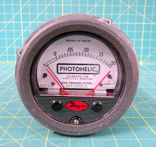 Dwyer Instruments Photohelic Differential Pressure Gauge - Part 3220