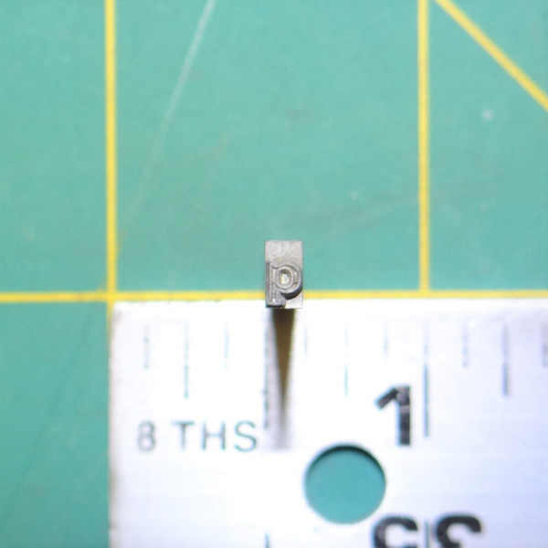 (1) Lower case "q" Antique Metal Typeset Letterpress Block 'Parry Bold' 12pt
