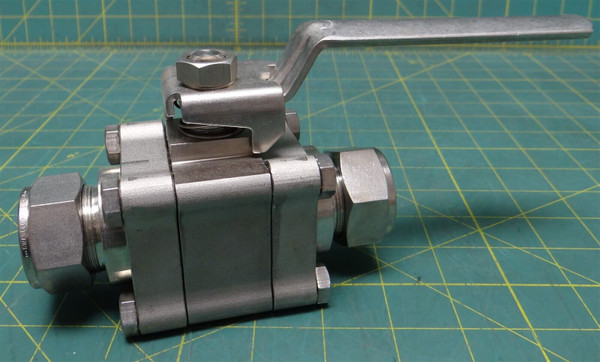 Swagelok Whitey SS-T65MS16 SS 3 Piece Thermal Service Ball Valve, 1" Tube Fit.