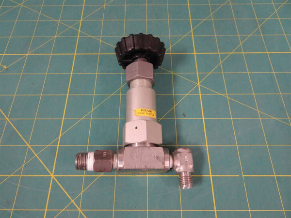 Hoke Controls 4251F2Y Globe Valve Assembly 1/4" NPT x 1/8" NPT Right Angle 