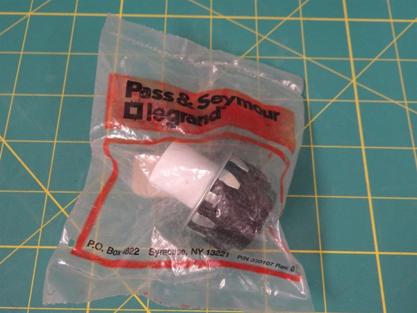 Pass & Seymour ALF77502 Legrand Receptacle / Lamp-Holder 660W 600V