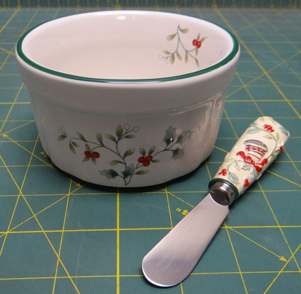 Pfaltzgraff Winterberry Pattern Christmas Dip Serving Set Great Condition