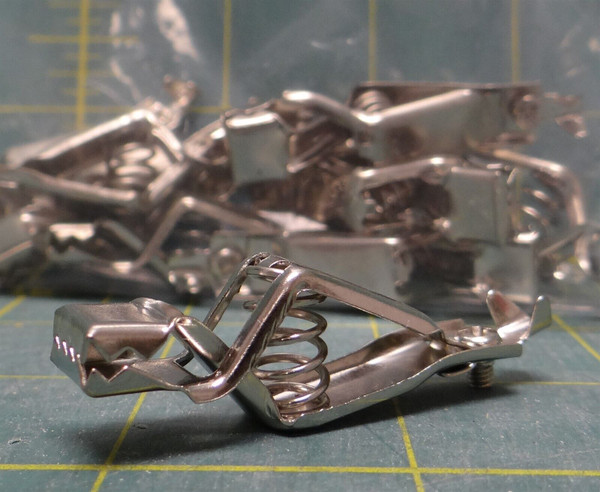 (5) Alligator Clip High-Current, Flat, Toothed, Copper, 20 Amps, 2" Long