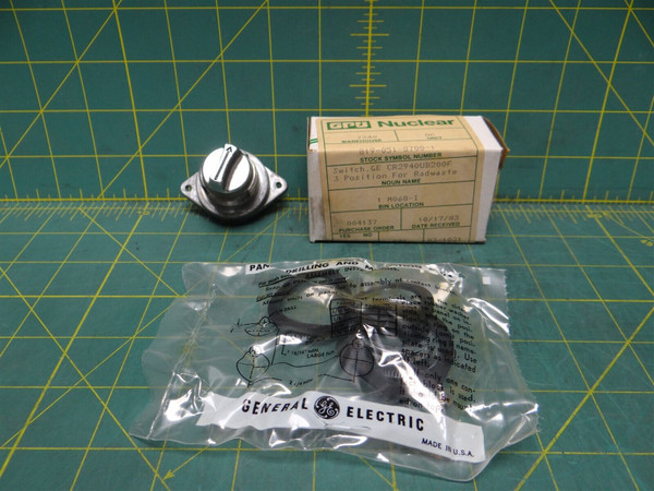 General Electric CR294 Type 3 Position Selector Switch CR294OUB200F 