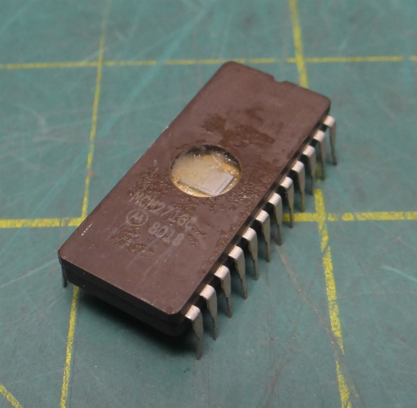Motorola Integrated Circuit MCM2716C 8018 EPROM Cdip UV Erasable 2048 x 8-Bit