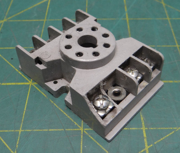 Potter & Brumfield TE Connectivity Relay Socket 27E122 8-Pin Missing 1 Screw