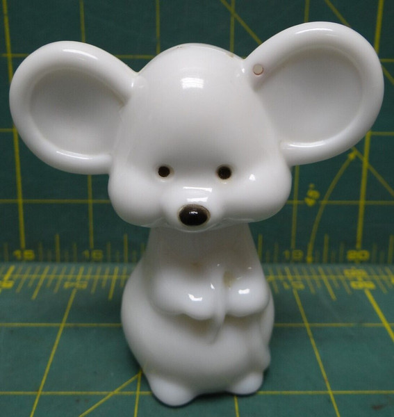 Collectible Avon Zany Cologne White Glass Mouse Bottle with cologne