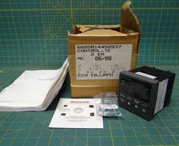 Honeywell DC230B-C0-0A-10-0000000-E0-0 Temperature Indicating Control 90-250 VAC