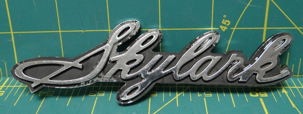 Buick Skylark Emblem Nameplate  MD 14331 1231817