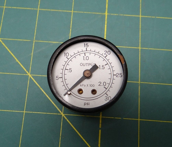 1.5" Pressure Gauge 0-30 PSI 0-2 kPa x 100 *Missing Window* 1/8" NPT