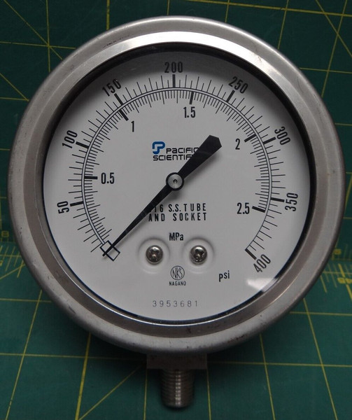 Pacific Scientific 4 1/2" Pressure Gauge  0-2.5 MPa 0-400 PSI  Lower 1/4 NPT