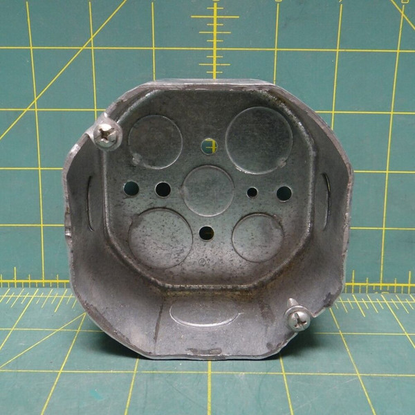 Crouse-Hinds TP 292 Outlet Box 4X2-1/8 Oct BX W/1/2&3/4 Ko