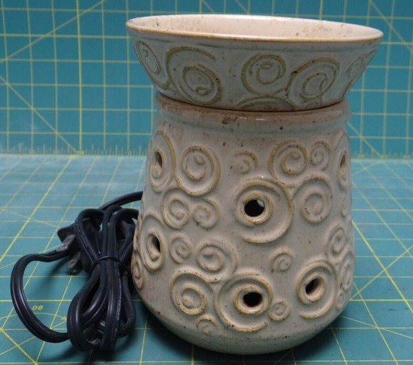 Scentsy Angora Full Size Warmer Tan Creme Spirals # DSW-ANGO
