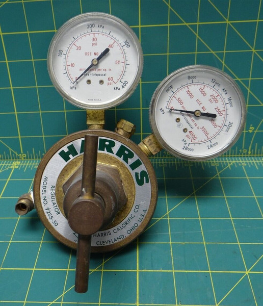 Harris 92SS-50 Multi-Stage Regulator With Turn Knob