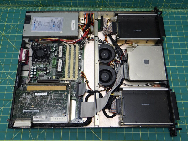 TAG High-Density Information Technology HDIT Server Pentium III, 1.26GHz