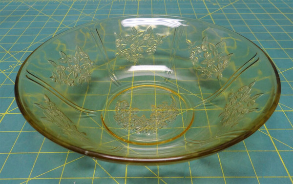 Federal Glass Yellow Depression Glass Sharon Cabbage Rose Bowl 8.5" Diameter 