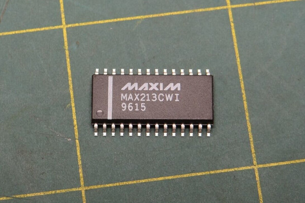 Maxim MAX213CWI 9615 Transceiver RS232
