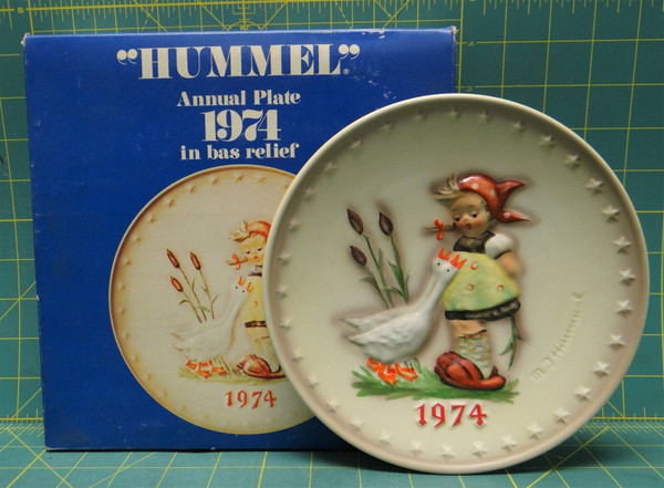 M. J. Hummel Goebel 1974 4th Annual Plate "Goose Girl" West Germany w/Box