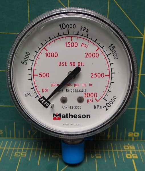 Matheson 2 1/2" Pressure Gauge 6685-01-227-5471 Bottom 1/4 Male Connection