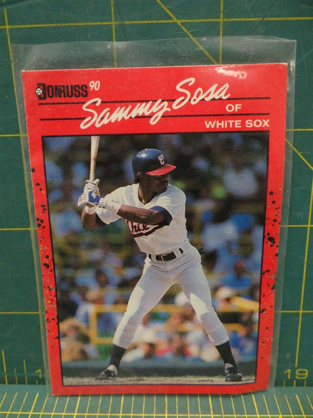 1990 Donruss Sammy Sosa Rookie Card (#489) Great collectible! Must have!
