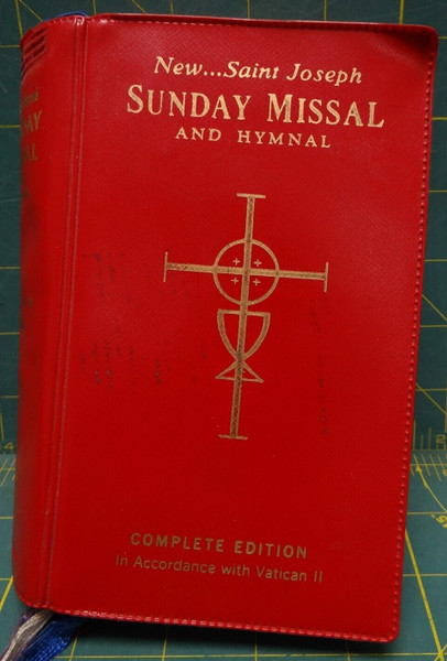 PRE-OWNED "1980" NEW SAINT JOSEPH SUNDAY MISSAL AND HYMNAL