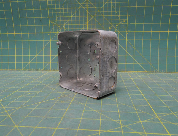 4-11/16" Crouse Hinds TP548 Steel Square Outlet Box 12 Side K.Os 1/2" & 3/4"