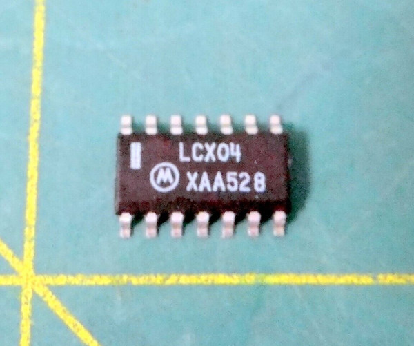 Low Voltage Hex Inverter Microchip with 5V Tolerant Inputs LCX04 - Lot of 35