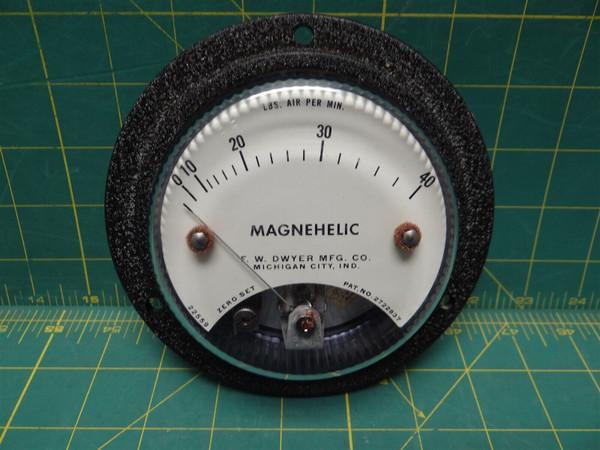 3 1/2" Dwyer Magnehelic Air Pressure Gauge 0-40 lbs Air Per Min