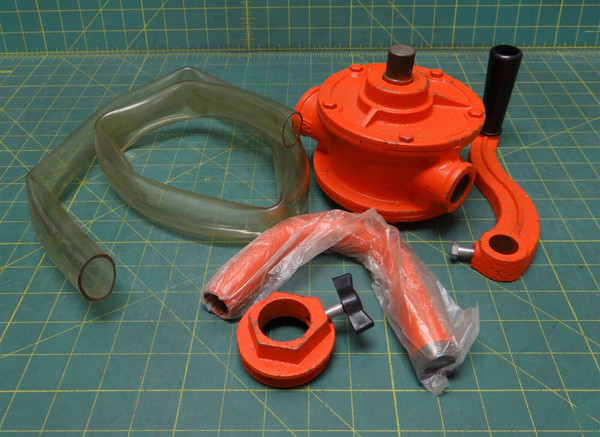 Manual Rotary Oil Pump for 15 to 55 Gal Drum, 1.30 Gal/20 Turns Free Flow Rate