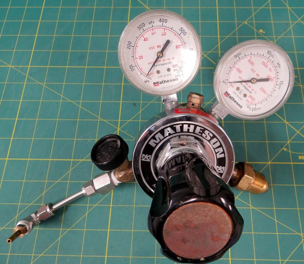 Matheson Nitrogen Gas Regulator Model 8-580 w/Gauges 63-3112, 63-3133