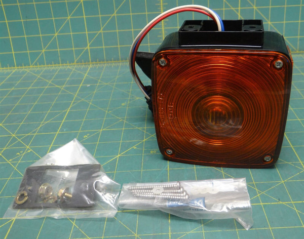 Gillig Replacement Turn Signal 45-17185-001 Three Prong Connnector 4.5"L W 2"H