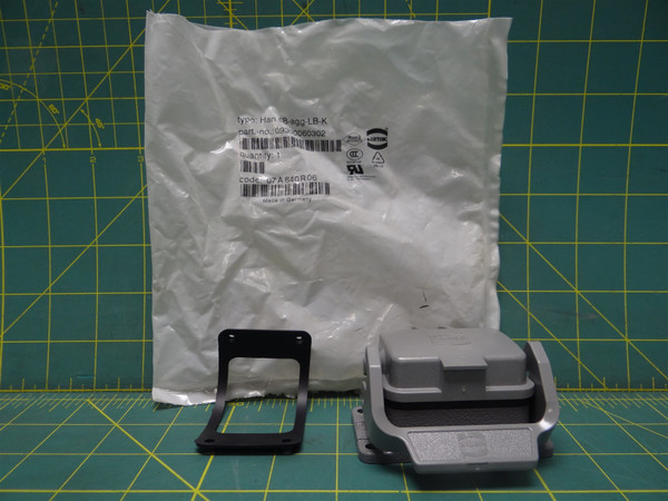 Harting 09300060302 6B-agg-LB-K Bulkhead Mount Connector Bottom Entry W/Cover