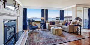 4 Tips for Positioning Furniture Around an Area Rug 