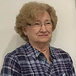 lynncrosson-biophoto.jpg