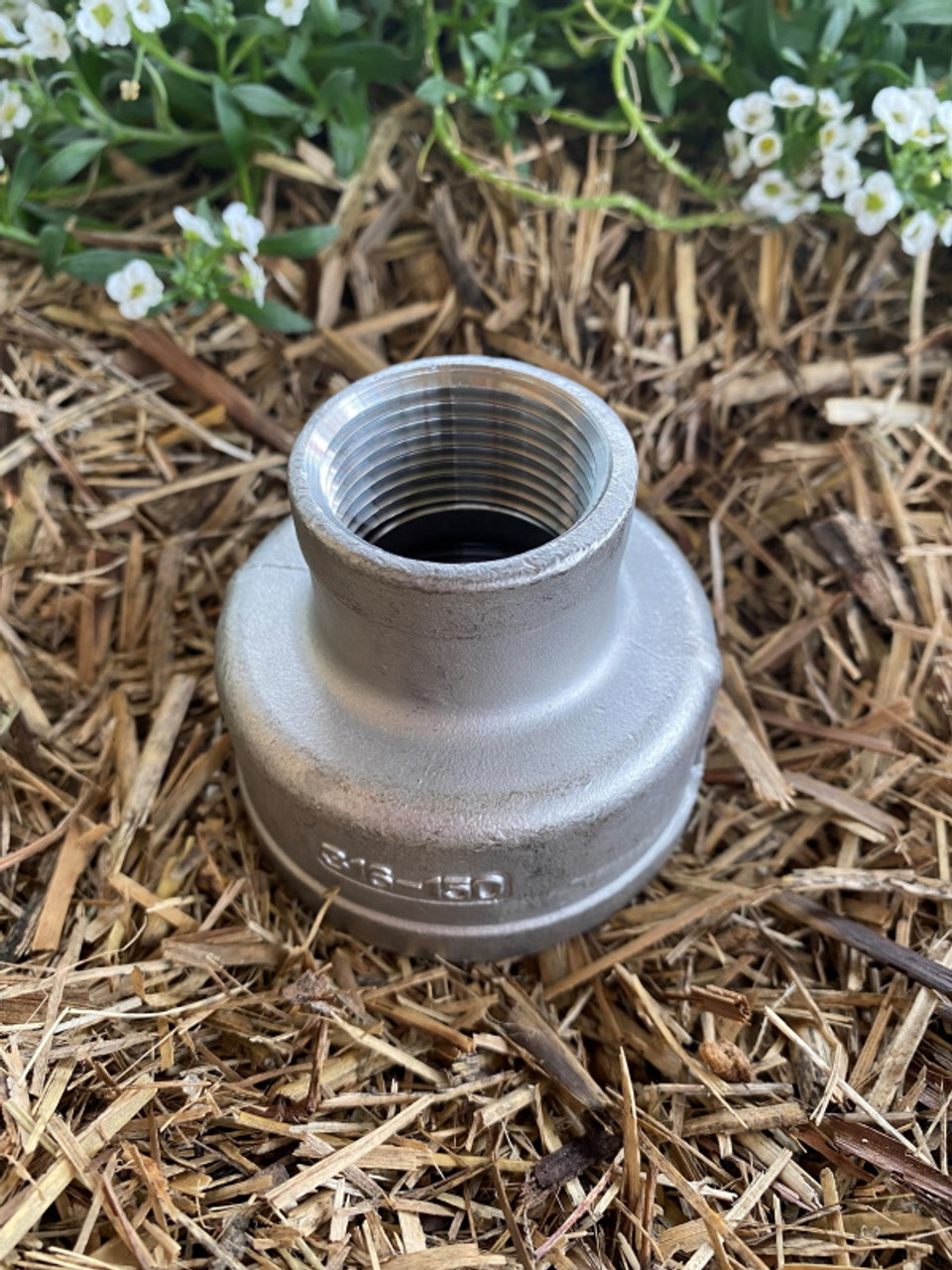 Reducing Socket, 40 x 25mm (1 1/2" x 1") 316 stainless steel Reducing Socket wiith BSP threads.