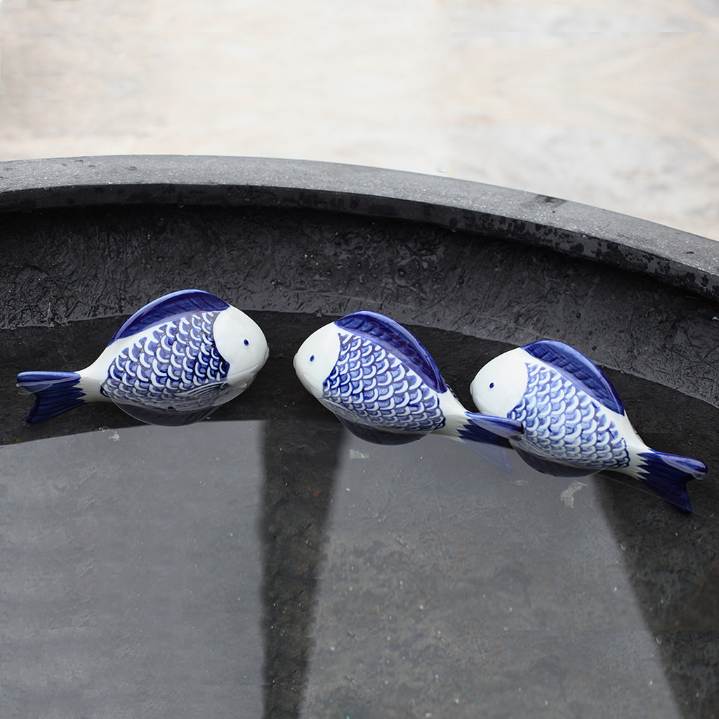 LARGE BLUE AND WHITE FISH - PE1022